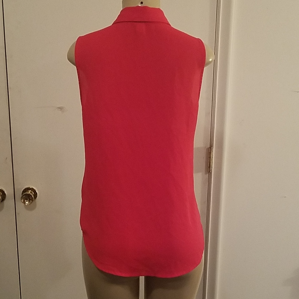 RED SLEEVELESS TOP - Picture 3 of 8
